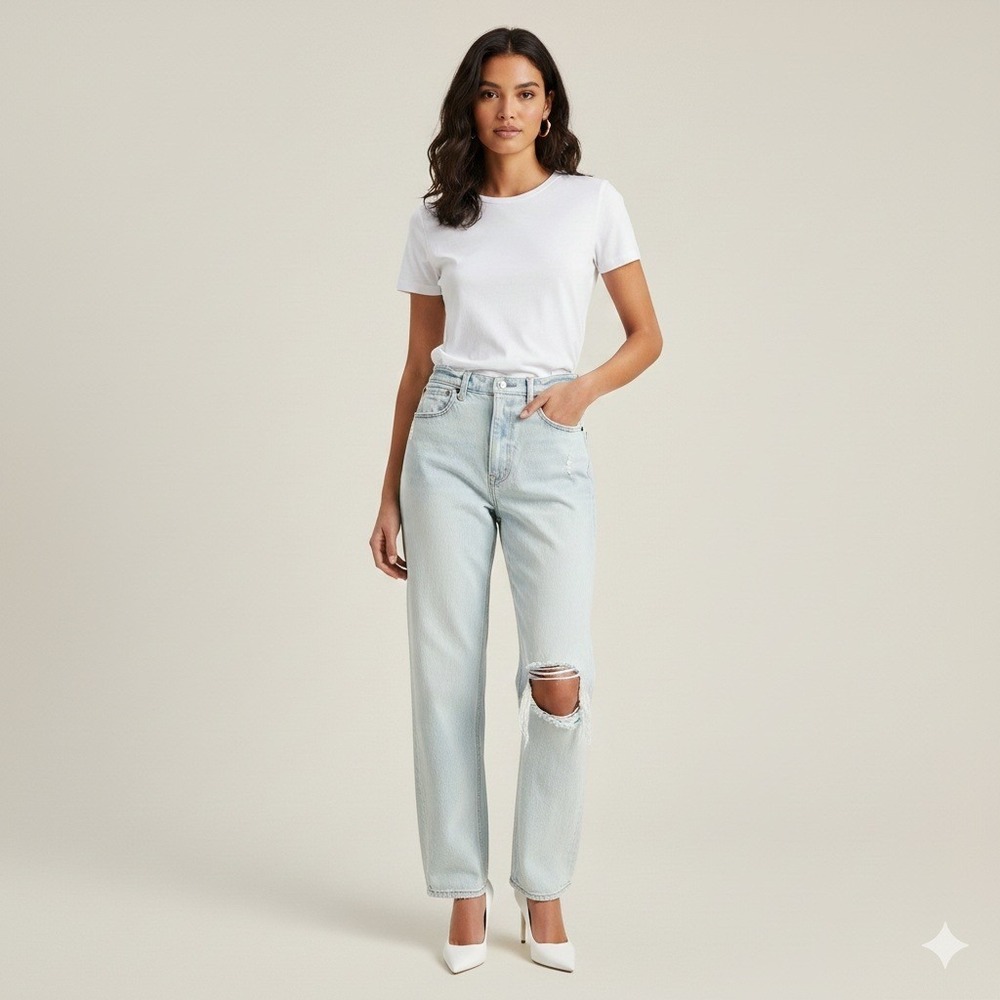 Abercrombie Fitch Ultra High Rise Straight Light Wash Distressed Denim Jeans 28‎